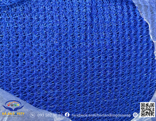 cận cảnh lưới bao che dark blue