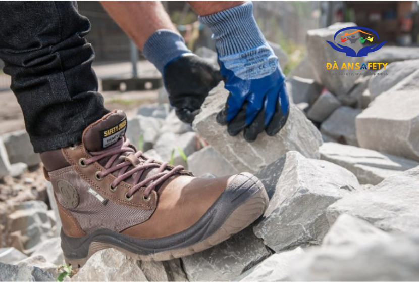 Giày bảo hộ lao động tại Đà Nẵng